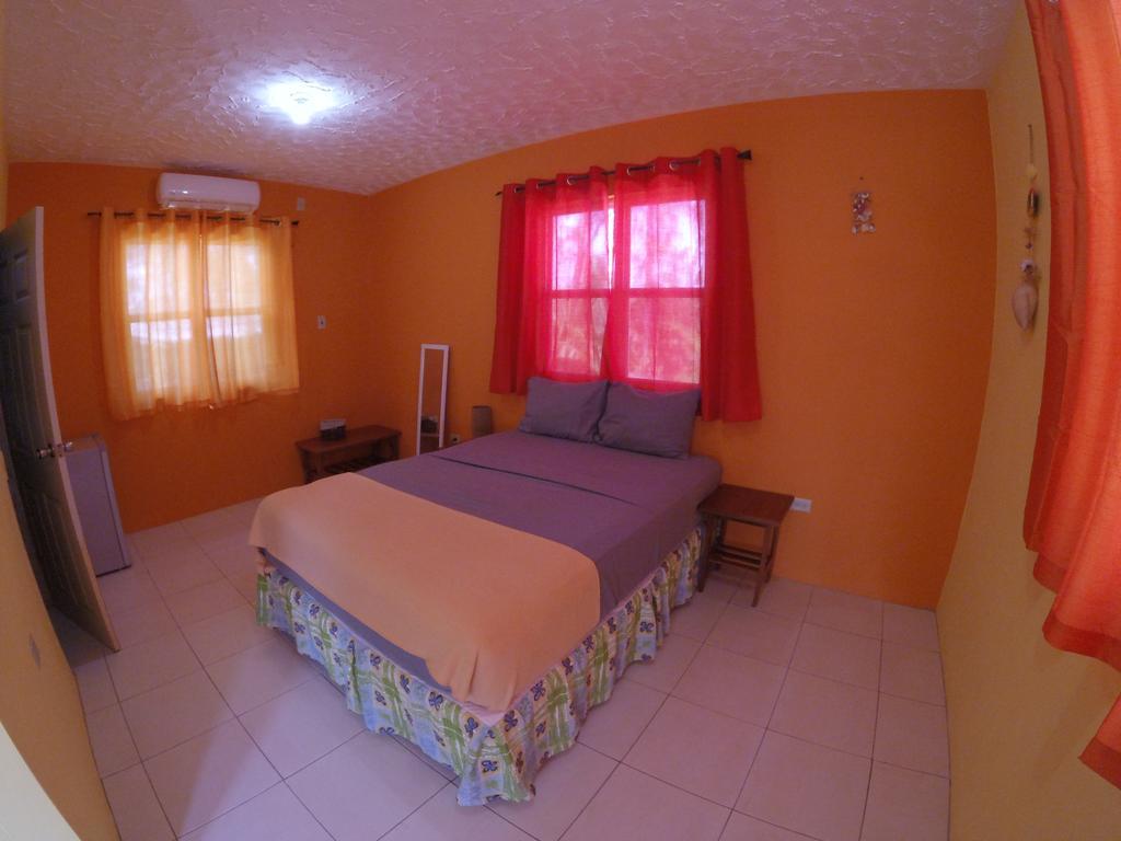 Fish Tobago Guesthouse Buccoo Екстер'єр фото