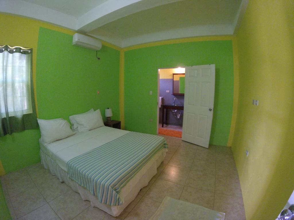 Fish Tobago Guesthouse Buccoo Екстер'єр фото