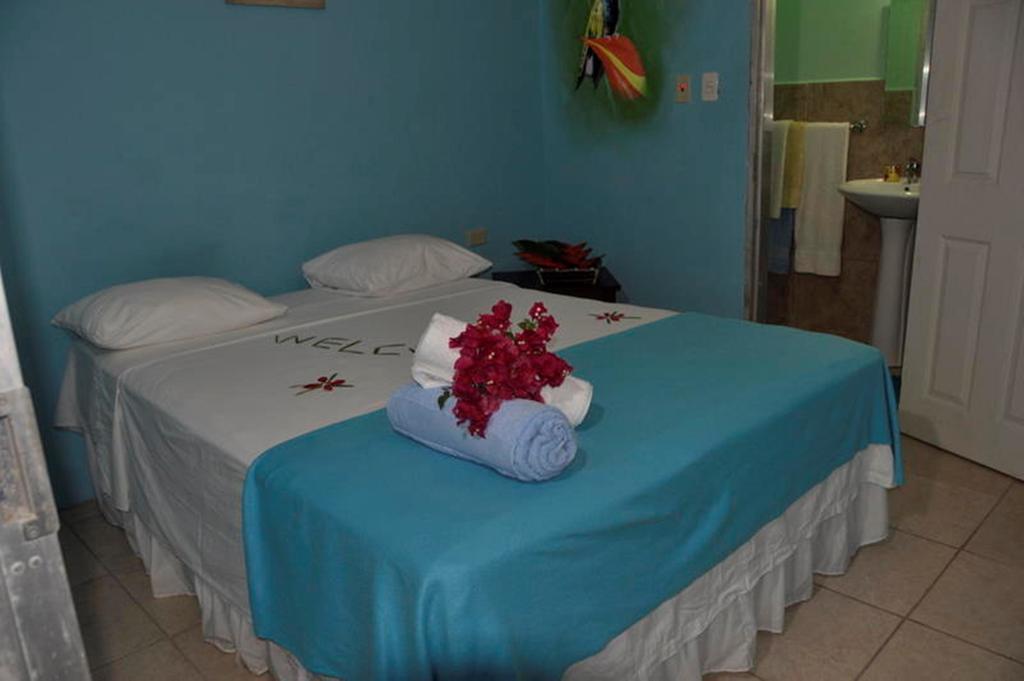 Fish Tobago Guesthouse Buccoo Екстер'єр фото